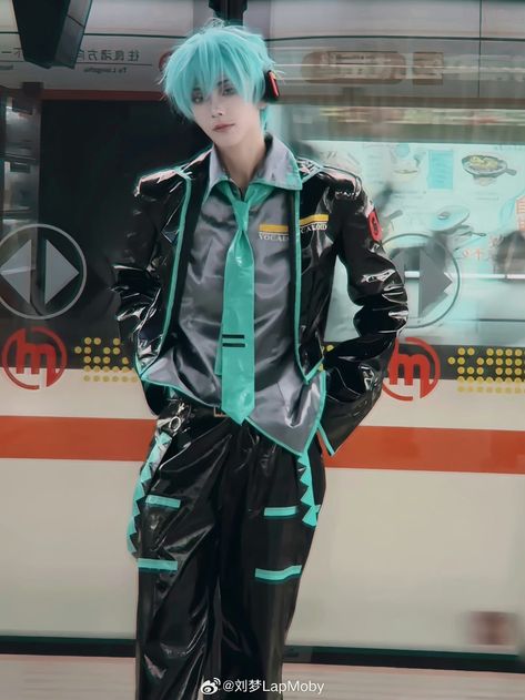 Guy Floating In Air, Male Cosplay Poses, Male Miku Cosplay, Figure Poses Male, Male Cosplay Ideas, Male Hair Drawing Reference, Male Miku, Cosplay Guy, Genderbent Cosplay