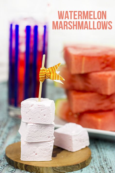 Looking for a fun summer recipe?  These Homemade Water Marshmallows are a unique twist on a classic summer treat! Mochi Recipes, Homemade Marshmallow Recipe, Summer Juice, Gourmet Marshmallow, Flavored Marshmallows, Pakora Recipes, Candy Truffles, Marshmallow Treats, Recipes With Marshmallows