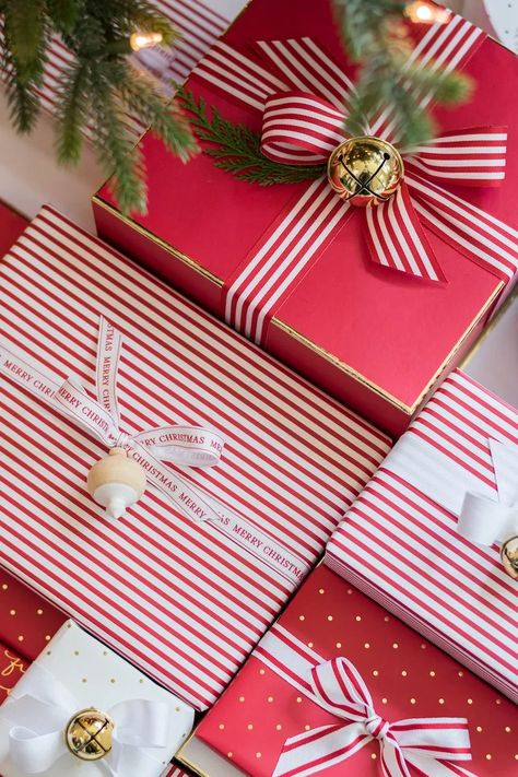 Wrapping Gifts Ideas, Imagenes Mary Kay, Target Holiday, Sugar Paper, Wrapping Gifts, Present Wrapping, Red Gift, Wrapping Ideas, Christmas Wrapping Paper