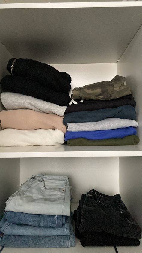 Fold Clothes, Declutter Bedroom, Folded Clothes, Room Organization Bedroom, Apple Watch Fashion, Modest Casual Outfits, House Organisation, Wardrobe Organisation, Bella Hadid Outfits