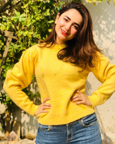 Yumna Zaidi Pics, Steet Style, Beautiful Eyes Images, Yumna Zaidi, Yellow Suit, Sleeves Designs For Dresses, Life Success, Pakistani Actress, Stylish Girl