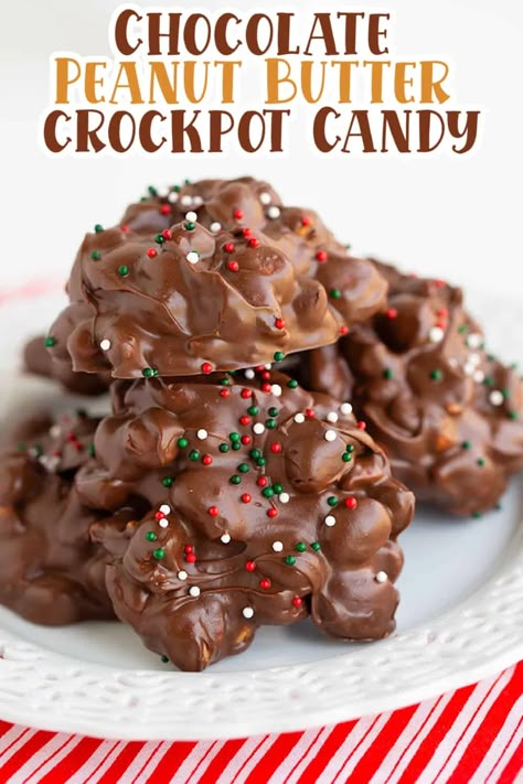 Crockpot Candy Recipe - This Chocolate Peanut Butter Crockpot Candy are delicious peanut clutters that are wrapped in creamy peanut butter, milk chocolate, and peanut butter chips. They're made in the slow cooker and are scooped onto wax paper to harden. Sprinkle with Christmas sprinkles for the perfect Christmas candy! #candy #christmas #cookiedoughandovenmitt #dessertrecipes Peanut Crockpot Candy, Crockpot Candy Recipes, Crockpot Christmas, Canadian Dessert, Christmas Candy Easy, Easy Christmas Candy Recipes, Crockpot Candy, Peanut Candy, Peanut Butter Candy