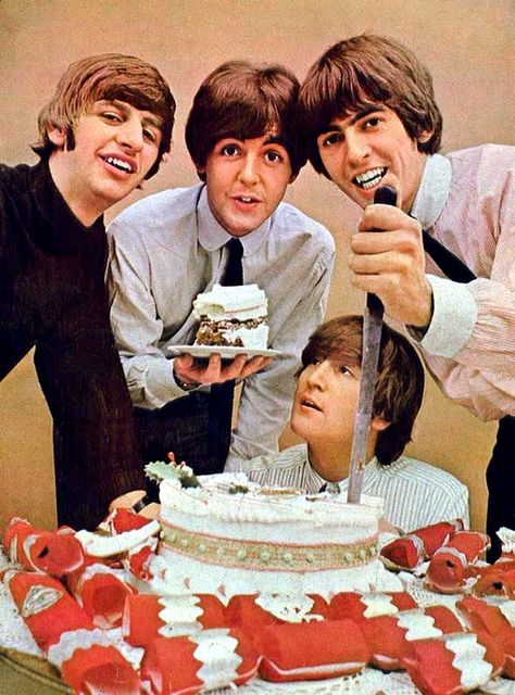 good photo for Birthday cards Happy Birthday Beatles, Beatles John, Beatles Birthday, The Fab Four, Beatles Party, All Time Low, Morrison Hotel, Beatles Love, Beatles Pictures