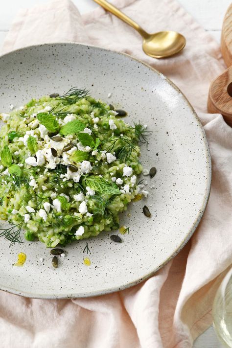 Green Risotto w/ goat cheese & herbs — kelly gibney Green Risotto, Pesto Risotto, Grain Recipes, Risotto Rice, Kale Pesto, Dinner Club, Vegan Comfort Food, Seasons Change, Grain Foods