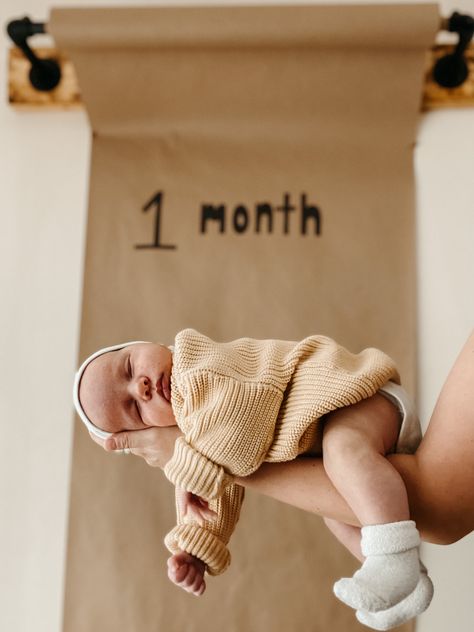 October Monthly Milestone Picture, 1 Month Shoot Ideas, Monthly Newborn Pictures, Baby 1month Photography, September Newborn Photoshoot, Newborn One Month Pictures, Ideas For 1 Month Baby Pictures, 1 Month Baby Photo Shoot, Pregnancy Monthly Photo Ideas