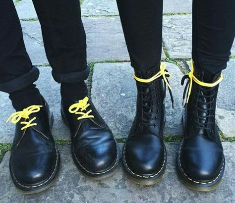 Cool way to tie your docs Botas Grunge, Red Doc Martens, Doc Martens Outfits, Doc Martens Style, Martens Style, Doc Martens Outfit, Doc Martens Boots, Army Boots, Skateboarder