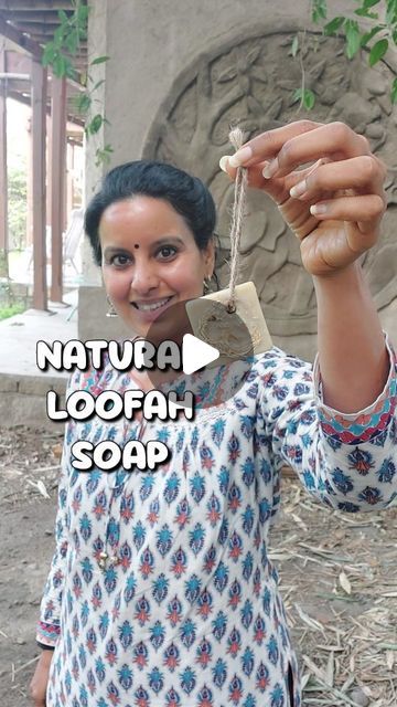 Making Loofah Sponge, Diy Loofah Soap, Homemade Loofah Soap, Loofah Soap Recipe, Loofah Soap Diy, Business Chart, Natural Showers, Unique Soap, Natural Loofah