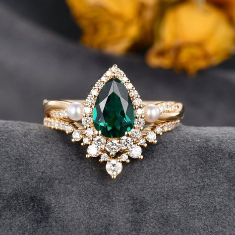 Emerald Engagement Ring Teardrop, Emerald Color Engagement Ring, Pear Shaped Emerald Ring, Gold Emerald Engagement Ring Green, Emerald Engagement Ring Green Vintage, Diamond Ring With Emerald Accents, Gold And Emerald Wedding Ring, Emerald Gold Engagement Ring, Emerald Green Wedding Ring