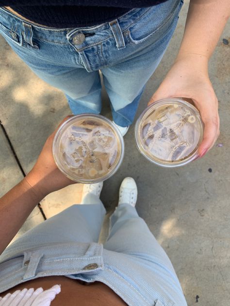 Coffee Dates Aesthetic, Matching Sisters, Coffee With Friends, Coffee Pictures, Coffee Girl, Aesthetic Coffee, Face Photo, Snap Quotes, Minimalist Wallpaper