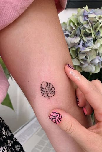 Girl Small Tattoos, Simple Tattoos For Girls, Little Tattoo Ideas, Cute Small Tattoo Ideas, Small Simple Tattoos, Simple Girl Tattoos, Tato Flash, Tattoos For Girls, Mini Tattoo