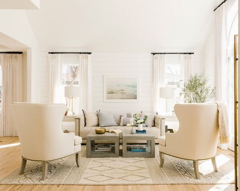 Cape Cod living room ideas | Homes & Gardens White Dove Living Room, White Dove Benjamin Moore Walls, Cape Cod Living Room, White Dove Benjamin Moore, Off White Paint Colors, Cream Paint Colors, Airy Bedroom, Swiss Coffee, Benjamin Moore White