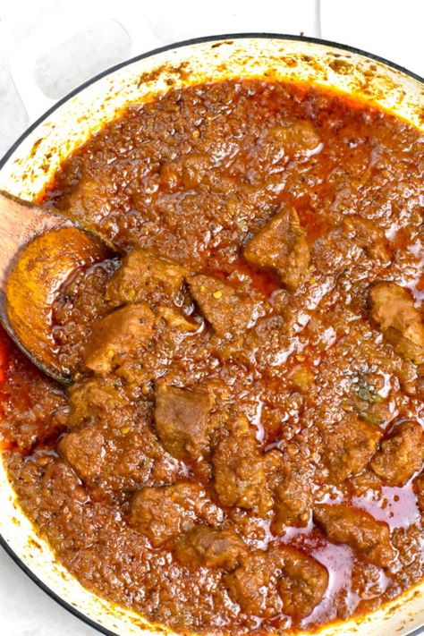 Pork Vindaloo Recipe, Pork Vindaloo, Vindaloo Recipe, Pork Curry, Moussaka Recipe, Pork Chop Dinner, Goan Recipes, Pork Stew, Curry Recipes Indian