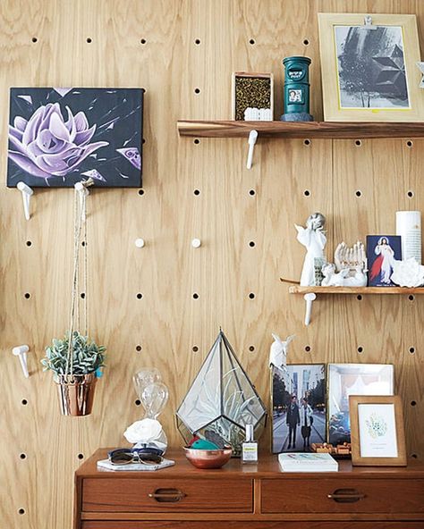 Having a giant pegboard wall feature in the living room of this 4-room HDB BTO makes sense for the couple, who work as creatives 🎨❣️, as it is a way for them to inject personality by furnishing with art pieces and hanging canvases that work as an easel of sorts too. ID: @helloembryo 👉 Read more at #linkinbio! 💌 Submit your home for a chance to be featured here: bit.ly/homedecortour #sghome #sginterior #interiordesign #singapore #HDB #pegboard #homestudio #pegboardwall #creative #easel #ar... Giant Pegboard Wall, Giant Pegboard, Peg Board Walls, Pegboard Wall, Wall Feature, Hanging Canvas, Peg Board, Home Studio, Singapore