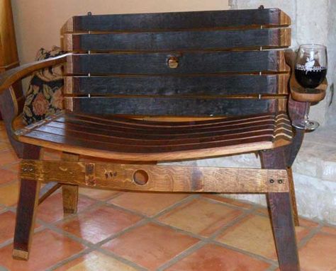 An actual wine barrell chair with built in wine holder. Wine Barrel Art, Wine Barrel Chairs, Wine Barrel Decor, Wine Barrel Crafts, Wine Furniture, Whiskey Barrel Furniture, Barrel Projects, Wine Barrel Furniture, Barrel Decor