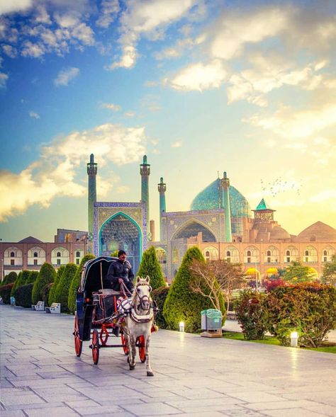 �Isfahan, Iran . #naghshejahansquare #iran  #naghshejahan #isfahan  #esfahan #asia #photo  #pars #persianempire  #persia #classic #historic Iran Tourism, Isfahan Iran, Visit Iran, Iran Culture, Iran Pictures, Iranian Architecture, Persian Architecture, Iran Travel, Persian Culture