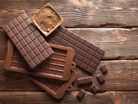 Infused Chocolate, Cannibis Recipes, Homemade Chocolate Bars, Chocolate Bar Molds, Infused Butter, Chocolate Squares, Chocolate Caliente, Chocolate Craving, Healthy Chocolate