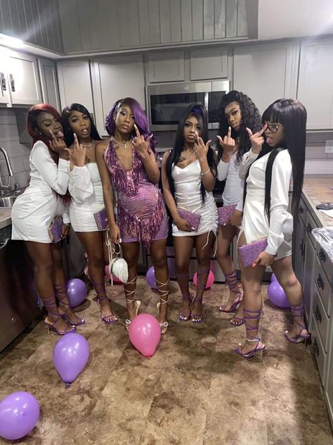 Birthday Group Outfit Ideas, Birthday Outfits With Friends, Summer Sweet 16 Dresses, Group Birthday Outfits, Birthday Group Outfits, Friends Birthday Dinner Outfit Ideas, 19 Birthday Ideas Outfit, Outfits For Dinner With Friends, 19 Birthday Ideas