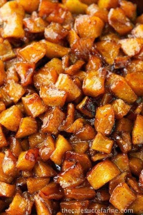 Caramelized Apples, Caramelised Apples, Butterscotch Pudding, Waffle Toppings, Living In London, Fruit Desserts, Fruit Recipes, Apple Recipes, Caramel Apples