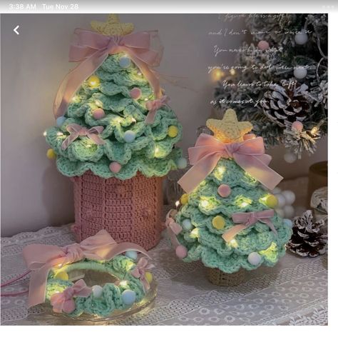 Crocheted Christmas, Crochet Christmas Gifts, Crochet Christmas Trees, Crochet Ornaments, Kawaii Crochet, Christmas Crochet Patterns, Fun Crochet Projects, Crochet Diy, Christmas Accessories