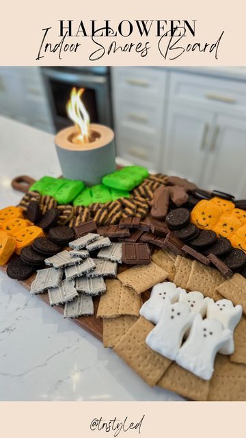 Ghost Smores Dip, Halloween Smores Bar, Halloween Bonfire Party, Spooky Smores, Fire Pit Food, Halloween Smores, Halloween Bonfire, S'mores Tray, Indoor Smores