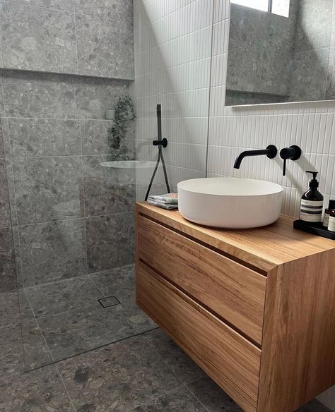 Grey Terrazzo Bathroom, Terrazzo Bathroom Design, Bathroom Terrazzo, Terrazzo Bathroom, Grey And White Bathroom, Grey Bathroom Tiles, Timber Vanity, White Bathroom Tiles, Bathtub Decor