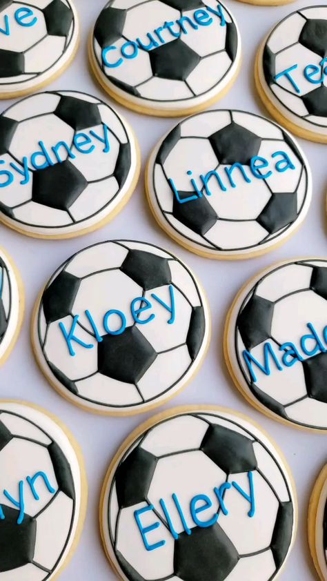 Soccer Cookies Easy, Soccer Team Cookies, How To Decorate Soccer Ball Cookies, Soccer Ball Cookies Decorated, Soccer Ball Sugar Cookies, Soccer Cookies Decorated, Soccer Sugar Cookies, Soccer Mom Snacks, Soccer Ball Cookies