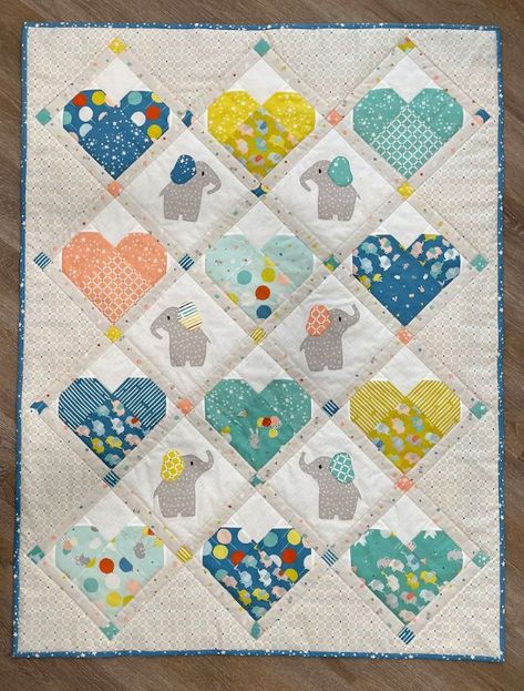 Quiltom Elephant Quilts Pattern, Girl Quilts Patterns, Quilt Blocks Easy, Lap Quilt Patterns, Elephant Quilt, Mug Rug Patterns, Christmas Quilt Patterns, Baby Elefant, Baby Quilt Pattern