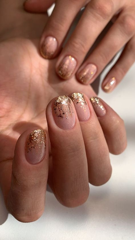 Gold Gel Nails, Golden Nails, Round Nails, Sparkle Nails, Sparkly Nails, New Year's Nails, Dipped Nails, Chic Nails, Gold Nails