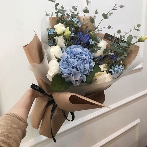 Graduation Flowers, Flower Bouquet Diy, Boquette Flowers, Flowers Bouquet Gift, Bouquet Wrap, Bouquet Arrangements, Flower Therapy, Beautiful Bouquet Of Flowers, Beautiful Flower Arrangements