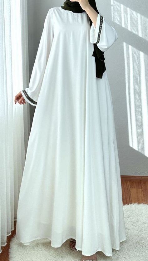 fashion trend White Burkha Design, Umrah Women Outfit, Muslim Clothes For Women, White Abaya For Umrah, White Burkha, White Abaya Designs, Abaya For Umrah, Abaya Designs Modern, Modest Abaya Designs