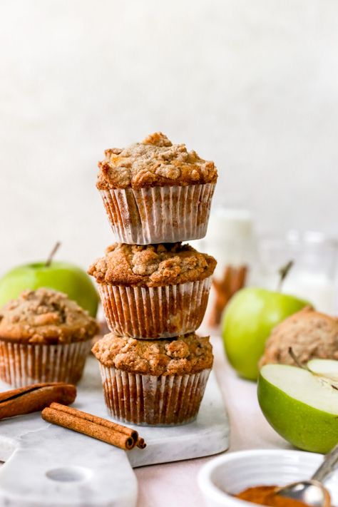 Cinnamon Crumb Muffins, Crumb Topping For Muffins, Food Moodboard, Bread Photo, Crumb Muffins, Apple Cinnamon Muffins, Cinnamon Muffins, Sweet Muffin, Apple Muffins