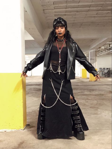 Goth Aesthetic Outfit, Poc Goth, Afro Punk Outfits, Fishnet Long Sleeve Top, Afro Goth, Fantasy Clothes, Arte Punk, Goth Fashion Punk, Goth Look