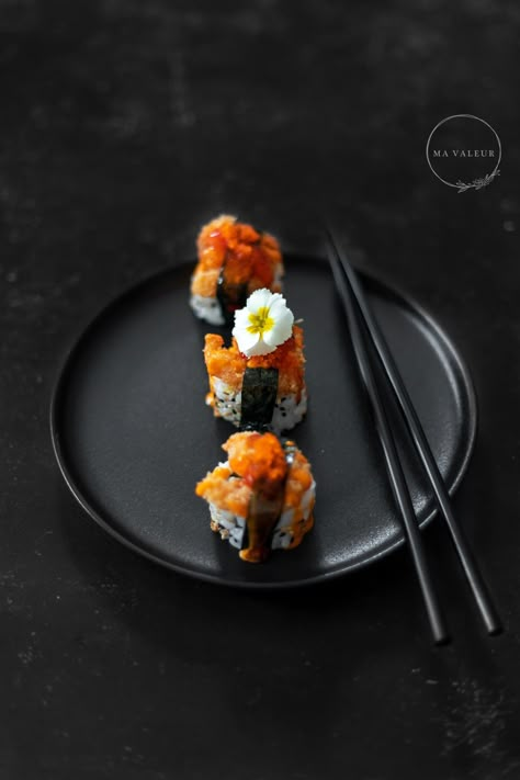 Kimbap Photography, Sushi Photography Ideas, Sushi Photography Instagram, Sushi Reference, Foto Sushi, Revolving Sushi Bar, Sushi Photography, Sushi Express, Revolving Sushi