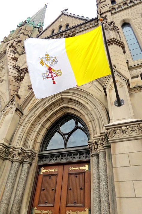 Vatican Flag, Gap Year Travel, Vatican City, Holy Family, Flags Of The World, Holy Trinity, Sacred Art, International Travel, Catholic Church