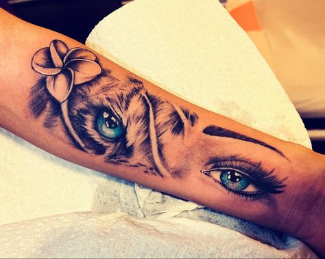 Lion Eye Tattoo For Women, Eye Tattoo Realistic, Arm Tattoos Tiger, Realistic Eye Tattoo, Tiger Eyes Tattoo, Tiger Face Tattoo, Tattoo Eye, Half Sleeve Tattoos Forearm, Tattoo Tiger