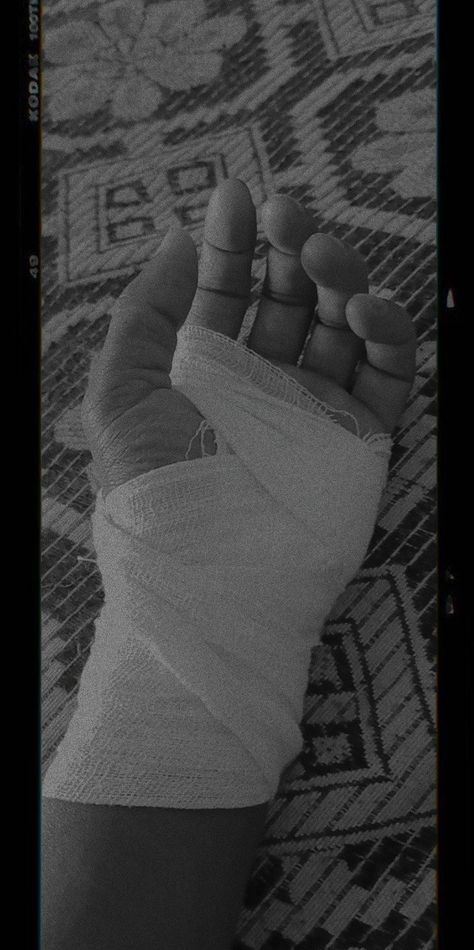 Hand Damage Dpz Boy, Accident Hand Dpz, Rdx Editor, Movie Night Photography, Cartoons Krishna, Attitude Bio, Attitude Bio For Instagram, Profile Picture Images, Black Hd Wallpaper