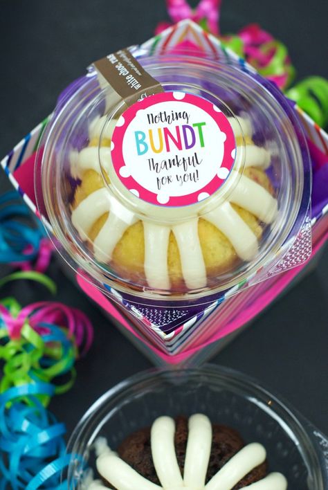 Candy Bar Sayings, Easy Birthday Gifts, Appreciation Gifts Diy, Nothing Bundt, Nothing Bundt Cakes, Volunteer Gifts, Cute Gifts For Friends, Volunteer Appreciation, Employee Appreciation Gifts