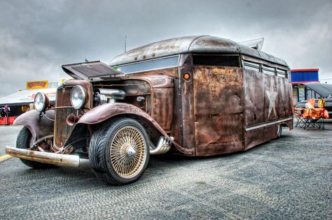 huge rat ride Rat Rod Bike, Rat Bike, Rat Rods Truck, Rat Rods, Old Fashion, Diesel Trucks, Mad Max, Classic Motorcycles, Cool Trucks