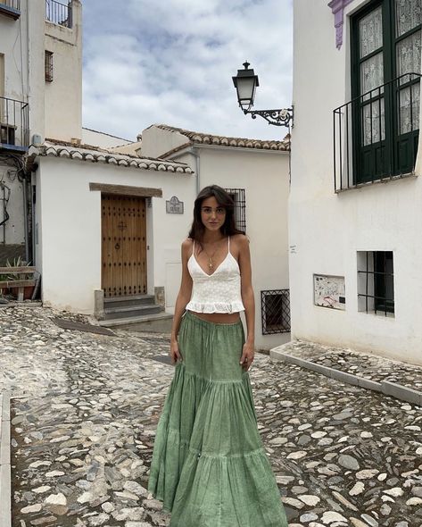 Granola Summer Outfits, Spain Outfit, Greece Outfit, Look Boho Chic, Estilo Hippy, European Summer Outfits, Europe Outfits, Estilo Hippie, Outfit Inspo Summer