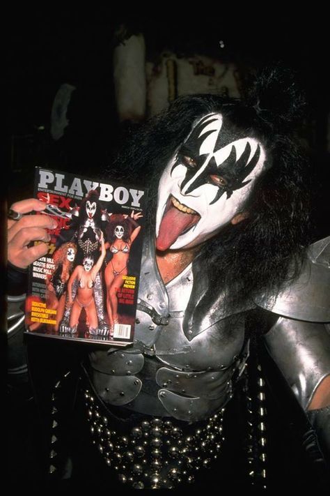 Gene Simmons Makeup, Kizz Band, Gene Simmons Kiss, Vinnie Vincent, Kiss Images, Eric Carr, Peter Criss, Rock Band Posters, Kiss Army