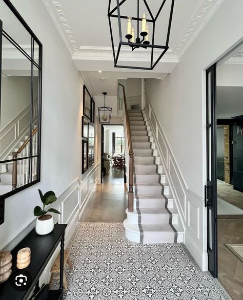 Edwardian Hallway, Entrance Hall Decor, Contemporary Decor Living Room, Hall Flooring, Tiled Hallway, House Staircase, House Roof Design, Hallway Inspiration, Narrow Hallway Decorating