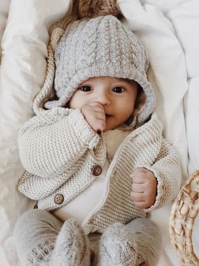 Sweet Baby in Neutrals Baby Mode, Foto Baby, Baby Boy Fashion, Beanie Baby, Baby Outfits, Neutral Baby, Baby Winter