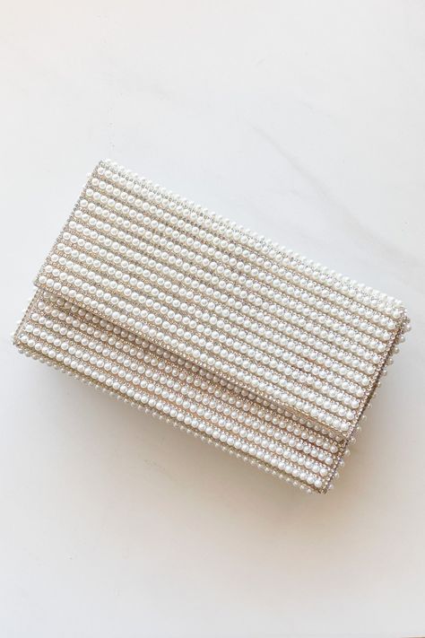 Pearl Clutch Purse, Banquet Outfits, Prom Clutch Bag, Clutch Bag Outfit, Venice Elopement, Pearl Bags, Bride Purse, Bride Clutch, Going To The Chapel