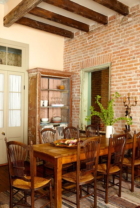 eclectic kitchen design new orleans French Quarter Decor, New Orleans Style Homes, New Orleans Decor, Ranch Living, Breakfast Rooms, Interior Landscape, Mos Def, Condo Kitchen, New Orleans Homes