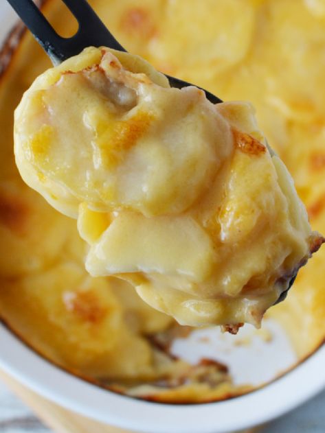 EASTER AU GRATIN POTATOES - BubbaPie Cheesy Easter Potatoes, Easter Cheesy Potatoes, Easter Potatoes Casserole, Easy Augratin Cheesy Potatoes, Augratin Potatoes Baked, Potato Recipes For Easter, Easter Potato Side Dishes, Easter Potatoes Recipes, Augratin Cheesy Potatoes