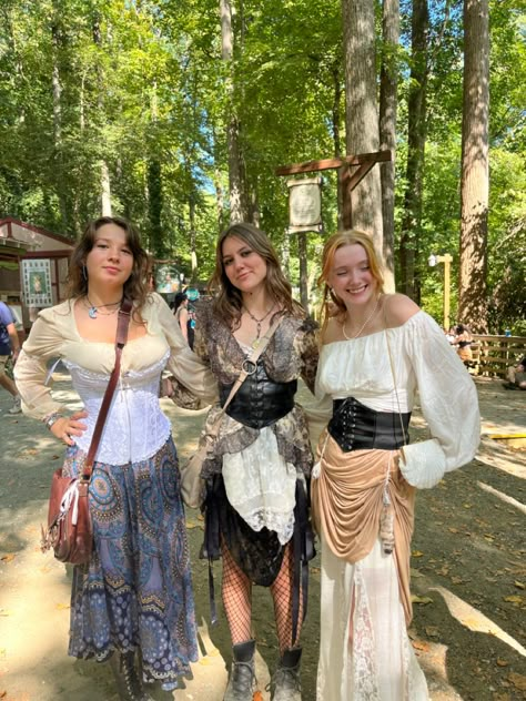 Renisance Fair Dress, Short Ren Faire Dress, Couples Ren Faire Outfits, Garden Fairy Ren Faire, Ren Fair Outfit Women, Reinessance Fair Outfit, Summer Ren Faire Outfit, Renniasance Fair Outfits, Rem Faire Outfit