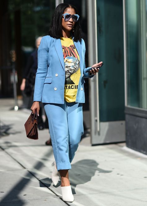 6 Genius Ways to Style a Graphic Tee #purewow #outfit ideas #fashion #shopping #shoppable Style A Graphic Tee, Blazer Ideas, Graphic Tshirt Outfit, Spring Blazer, Walking Down The Street, Graphic Tee Style, Graphic Tee Outfits, Outfit Look, Tee Outfit