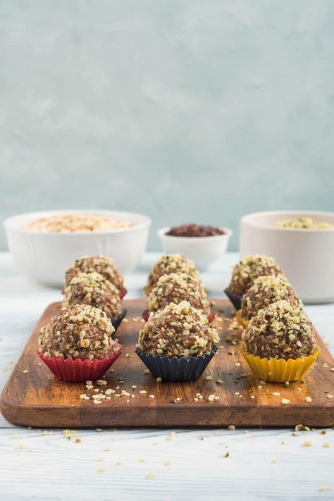 Pioneer Woman Protein Balls - Delish Sides Hormone Reset Diet Recipes, Best Snack Foods, Hormone Balancing Recipes, Protein Balls Recipes, Flat Belly Foods, Peanut Butter Roll, Banana Bites, Frozen Chocolate, Protein Balls