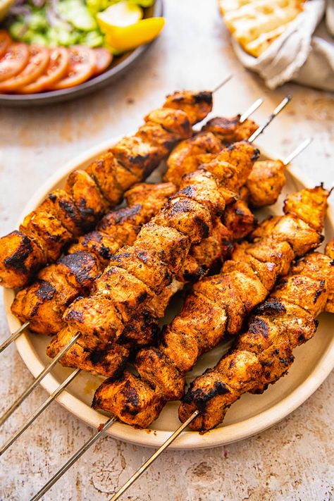 You can make the most delicious chicken kebabs at home, which will give you the authentic taste of your local kebab place without the cost of takeout! Grilled Kebabs Recipes, Grilled Kebabs Skewers, Chicken Seekh Kebab, Kebab Chicken, Chapli Kabab, Chicken Kabab, Seekh Kebabs, Bbq Party Food, Grilled Chicken Strips