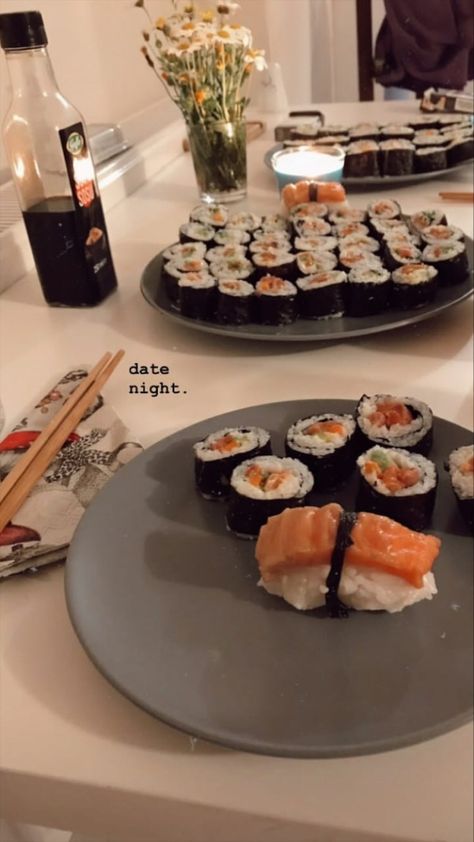 Yemek story fake story Sushi Co, Sushi At Home, Story Fake, K Food, Delicacy Food, Outdoor Food, Food Drinks Dessert, Fancy Video, Alcohol Drink Recipes